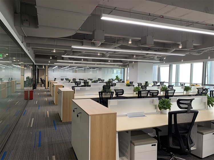 办公室装修中灯光配饰的重要性，加洲建设点亮办公新体验